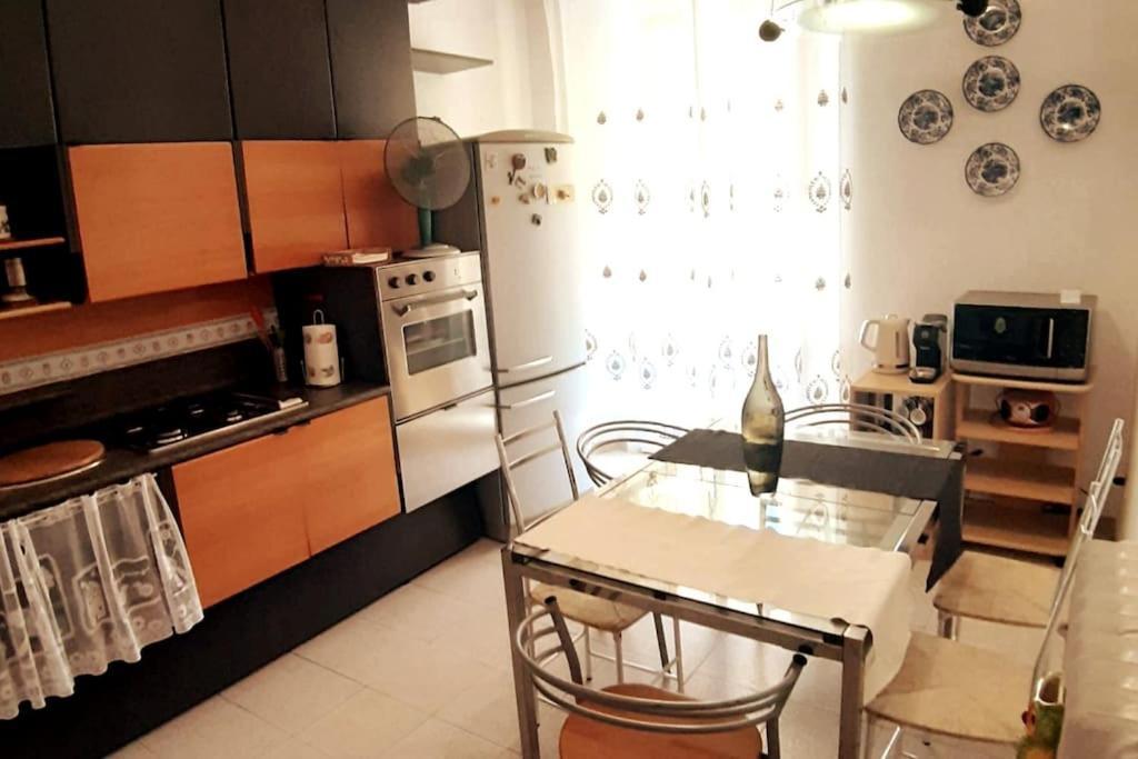 Gabry'S Home Three-Bedroom Big Apartment Near City Center & Train Station To Pisa And Florence & Ferries To Sardegna Corsica Livorno Dış mekan fotoğraf