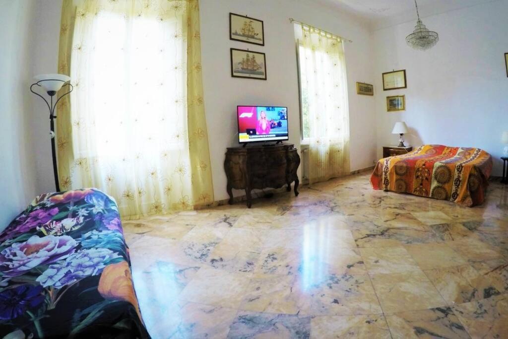 Gabry'S Home Three-Bedroom Big Apartment Near City Center & Train Station To Pisa And Florence & Ferries To Sardegna Corsica Livorno Dış mekan fotoğraf