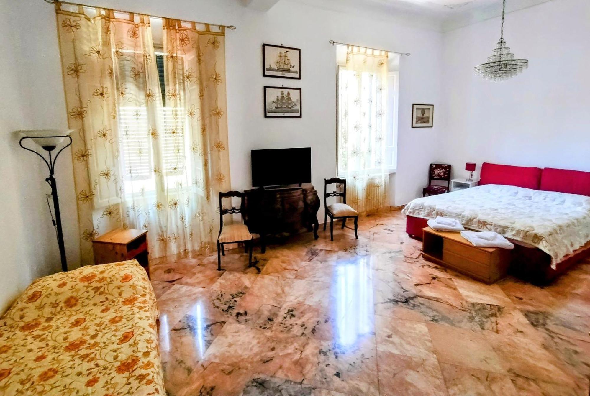 Gabry'S Home Three-Bedroom Big Apartment Near City Center & Train Station To Pisa And Florence & Ferries To Sardegna Corsica Livorno Dış mekan fotoğraf